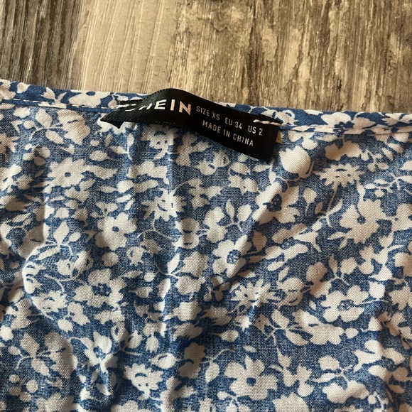 Floral V-Neck Ruffle Top - Picture 3 of 4